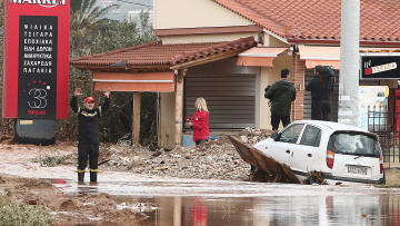 Εισαγγελική παρέμβαση για τους θανάτους από τη θεομηνία στη Δυτική Αττική