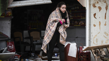 Η οργή ξεχειλίζει στην Μάνδρα: 1000 σπίτια χωρίς νερό και ρεύμα - Ψάχνουν ακόμα 6 αγνοούμενους