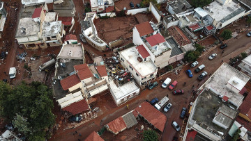 Κραυγή από τους συγγενείς των νεκρών στη Μάνδρα: «Όποιος φταίει, θα πληρώσει»