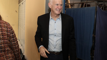 Ο Γιώργος Παπανδρέου συγχαίρει την Φώφη για την μεγάλη νίκη