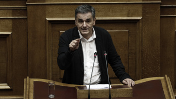 Ο Τσακαλώτος έβαλε στην ίδια κατηγορία με Λεπέν και Βίλντερς τον Ντόναλντ Τραμπ