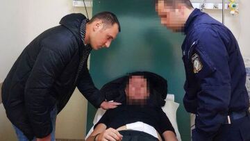 Γλυφάδα: Με ψυχολογικά προβλήματα ο 37χρονος που μαχαίρωσε τους αστυνομικούς για μία κλήση