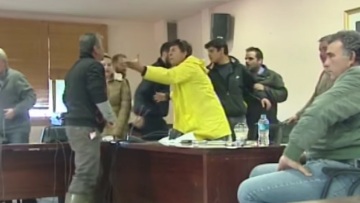 Μου επιτέθηκαν γιατί κατήγγειλα τη δήμαρχο, λέει στο ΘΕΜΑ 104,6 ο επικεφαλής της αντιπολίτευσης στη Μάνδρα