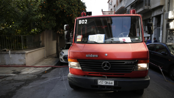 Nέα Σμύρνη: Χωρίς τις αισθήσεις τους πατέρας και δύο παιδιά μετά από φωτιά σε διαμέρισμα