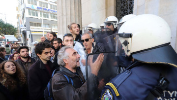 Αρχίζουν πλειστηριασμοί κατοικιών - Ανέστειλαν την αποχή οι συμβολαιογράφοι