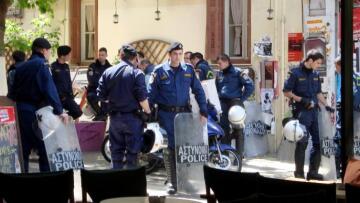 Μεγάλη επιχείρηση στα Εξάρχεια: Εκκενώθηκε υπό κατάληψη κτίριο