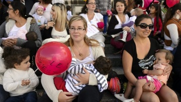 Ο μητρικός θηλασμός μειώνει τον κίνδυνο για έκζεμα 