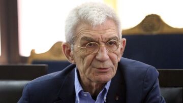 Μπουτάρης: «Καραγκιοζμπερντέ τα Σκόπια - Με πιάνει αναγούλα με όλα αυτά τα αγάλματα»