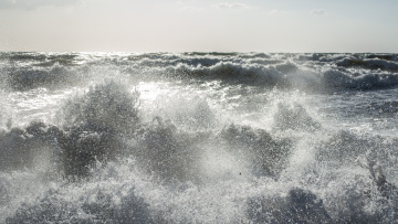 Κακοκαιρία «Ζηνοβία»: Παραμένουν σε ισχύ τα απαγορευτικά στα λιμάνια Πειραιά, Ραφήνας και Λαυρίου