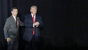 Πρώην σύμβουλος του Τραμπ είπε ψέματα στο FBI και παραδόθηκε στις Αρχές