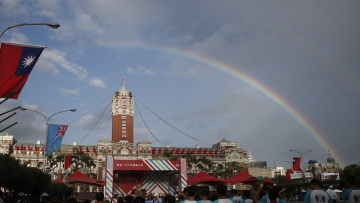 Το ουράνιο τόξο που σπάει τα ρεκόρ είχε διάρκεια 9 ωρών