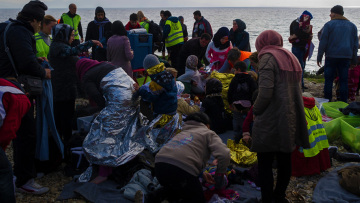 Guardian: «Βόμβα» Τουσκ για κατάργηση της υποχρεωτικής υποδοχής προσφύγων από χώρες της ΕΕ