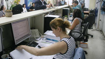 Πάνω από μια στις δύο προσλήψεις του 2017 ήταν μερικής απασχόλησης