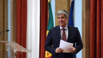 Μήνυμα του νέου προέδρου του Eurogroup: Ολοκληρώστε το Μνημόνιο, μετά το χρέος