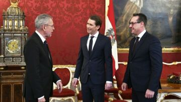 Αυστρία: Ο συνασπισμός συντηρητικών-ακροδεξιών θα είναι αξιόπιστος εταίρος στην ΕΕ