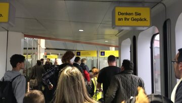 Σε «καραντίνα» και όσοι Έλληνες ταξιδεύουν στα αεροδρόμια Αυστρίας - Ελβετίας  