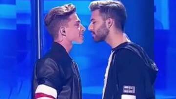 Το πρώτο gay φιλί που μεταδόθηκε live στην ισπανική τηλεόραση