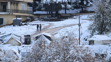 Στα λευκά «ντύθηκαν» τα ορεινά της δυτικής Θεσσαλίας