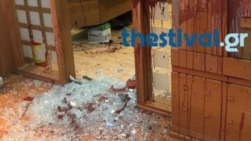 Κουκουλοφόροι τα έκαναν γυαλιά - καρφιά στην πρυτανεία του Πανεπιστημίου Μακεδονίας