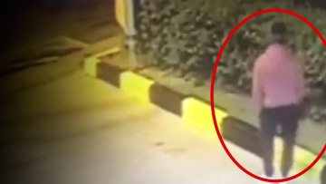 Βίντεο-σοκ: Ο «δράκος» των Αμπελοκήπων επιτίθεται σε γυναίκες με κολάν