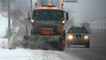 Σφοδρή χιονόπτωση στη Φθιώτιδα - «Μάχη» να κρατηθεί ανοιχτό το εθνικό δίκτυο