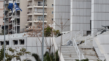 Με τυφέκιο τύπου Καλάσνικοφ πυροβόλησε ο ένας από τους βομβιστές του Εφετείου