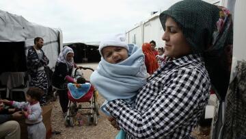 Παραμένουν υπεράριθμοι οι πρόσφυγες στις δομές της Λέσβου, της Σάμου και της Χίου