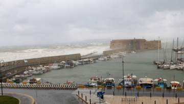 Ταλαιπωρία για τους 628 επιβάτες του Κρήτη ΙΙ: Έδεσε με 2,5 ώρες καθυστέρηση λόγω των ισχυρών ανέμων