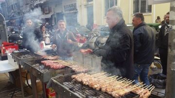 Θεσσαλονίκη: Όλη η πόλη μια ψησταριά παραμονή Χριστουγέννων!