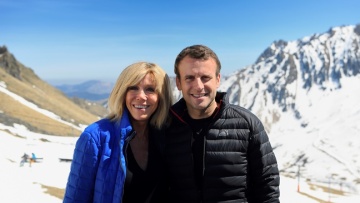 Εμανουέλ και Μπριζίτ Μακρόν: Χριστούγεννα στα Πυρηναία για σκι