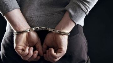 Ναύπακτος: Ανήλικοι κουκουλοφόροι μπούκαραν σε σπίτι και άρπαξαν χρήματα και τιμαλφή αξίας 10.000 ευρώ