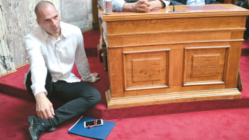 Γιάνης Βαρουφάκης:  Ψάχνει  στον  Σαίξπηρ να βρει πώς τον κορόιδεψε  ο Τσίπρας