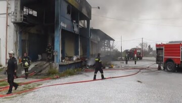Τραγωδία στον Βόλο: Άντρας κάηκε ζωντανός μετά από έκρηξη σε αποθήκες
