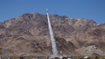 Εκτοξεύτηκε με πύραυλο για να αποδείξει ότι η Γη είναι επίπεδη!