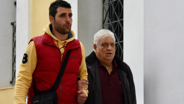 Στον ανακριτή ο 88χρονος που πυροβόλησε τους ληστές 