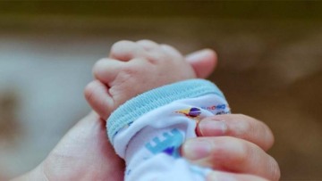 Απίστευτο περιστατικό στο Λαύριο: Ένα 13χρονο κορίτσι έγινε μητέρα!