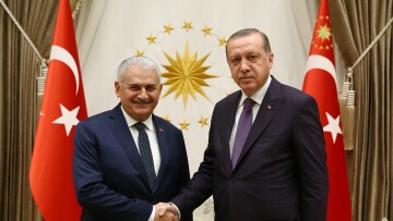 Η Τουρκία συνεχίζει την πίεση στην Ελλάδα για τους οχτώ Τούρκους με «όπλο» τους δύο Έλληνες στρατιωτικούς