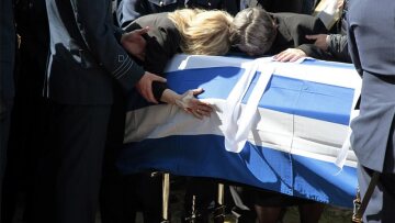 Η Ελλάδα αποχαιρέτησε τον ήρωα σμηναγό