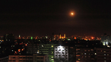 ΗΠΑ, Γαλλία και Βρετανία χτύπησαν με πυραύλους τη Συρία 