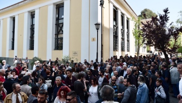 «Διαδήλωση» του ΚΚΕ στην Ευελπίδων για τους συλληφθέντες στα επεισόδια στο άγαλμα Τρούμαν