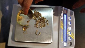 Πούλησε τα χρυσαφικά που έκλεψε από σπίτι στην Χίο