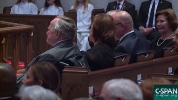 Βίντεο: Τα κλάματα του Τζορτζ Μπους στην κηδεία της Μπάρμπαρα