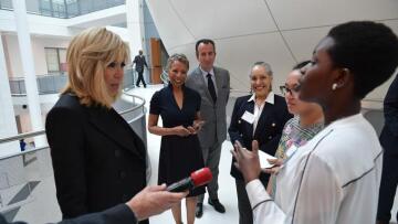 Μπριζίτ Μακρόν: Δεν αισθάνομαι καθόλου ως «Πρώτη Κυρία» της Γαλλίας