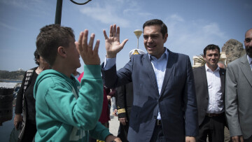 Κάτοικος Λήμνου σε Τσίπρα: «Μου έκοψες τη σύνταξη» - «Τι να σου κάνω μωρέ..» απάντησε ο πρωθυπουργός (βίντεο)