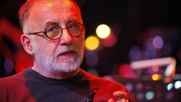 Θάνος Μικρούτσικος για τον καρκίνο: «Τα έβαλε με λάθος άνθρωπο, θα τον ταλαιπωρήσω φρικτά»