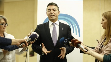 Ντιμιτρόφ για τριμερή στο Σούνιο: «Όσο πιο σύντομα επιτευχθεί λύση τόσο καλύτερα»