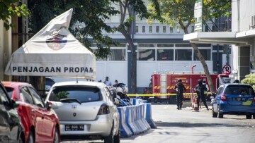 Ινδονησία: Νέα επίθεση βομβιστών-καμικάζι στο αρχηγείο της αστυνομίας στη Σουραμπάγια