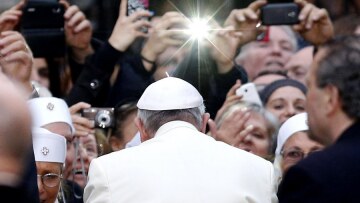 Βατικανό σε καλόγριες: Αφήστε το Facebook και το Twitter και πιάστε... την προσευχή