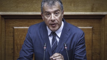 Θεοδωράκης για Novartis: Προανακριτική για να βγάλουν οι βουλευτές φωτογραφίες για τα φυλλάδιά τους!