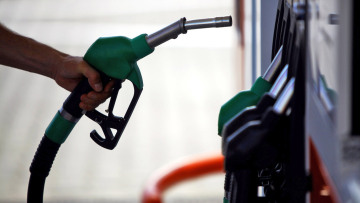 Έσπασε το φράγμα των 2 ευρώ η αμόλυβδη στις Κυκλάδες